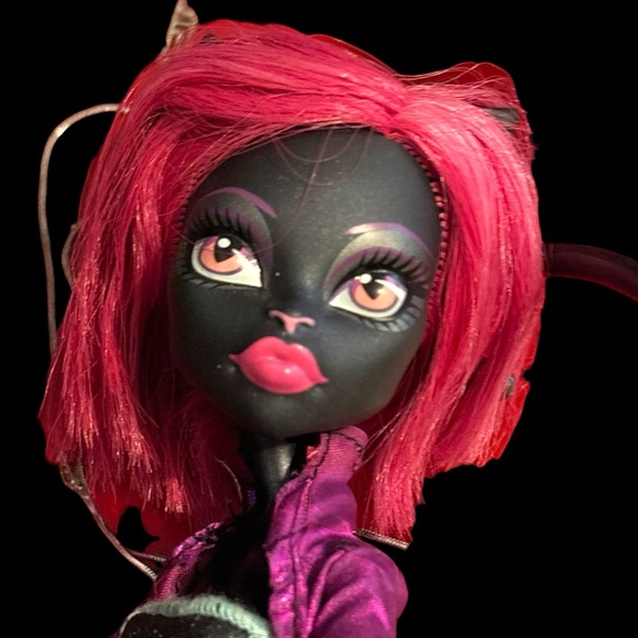 Two Monster High Catty Noir Dolls 2O13/  preloved so please see all photos - Picture 6 of 15